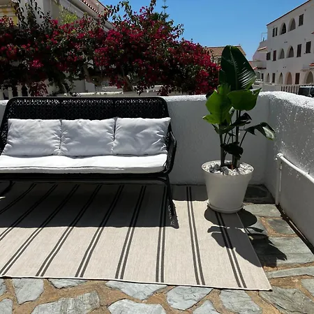 Hébergement de vacances Casa Elisa 3 Bedrooms 2 Bathrooms 4 Airco's Shared Pool *